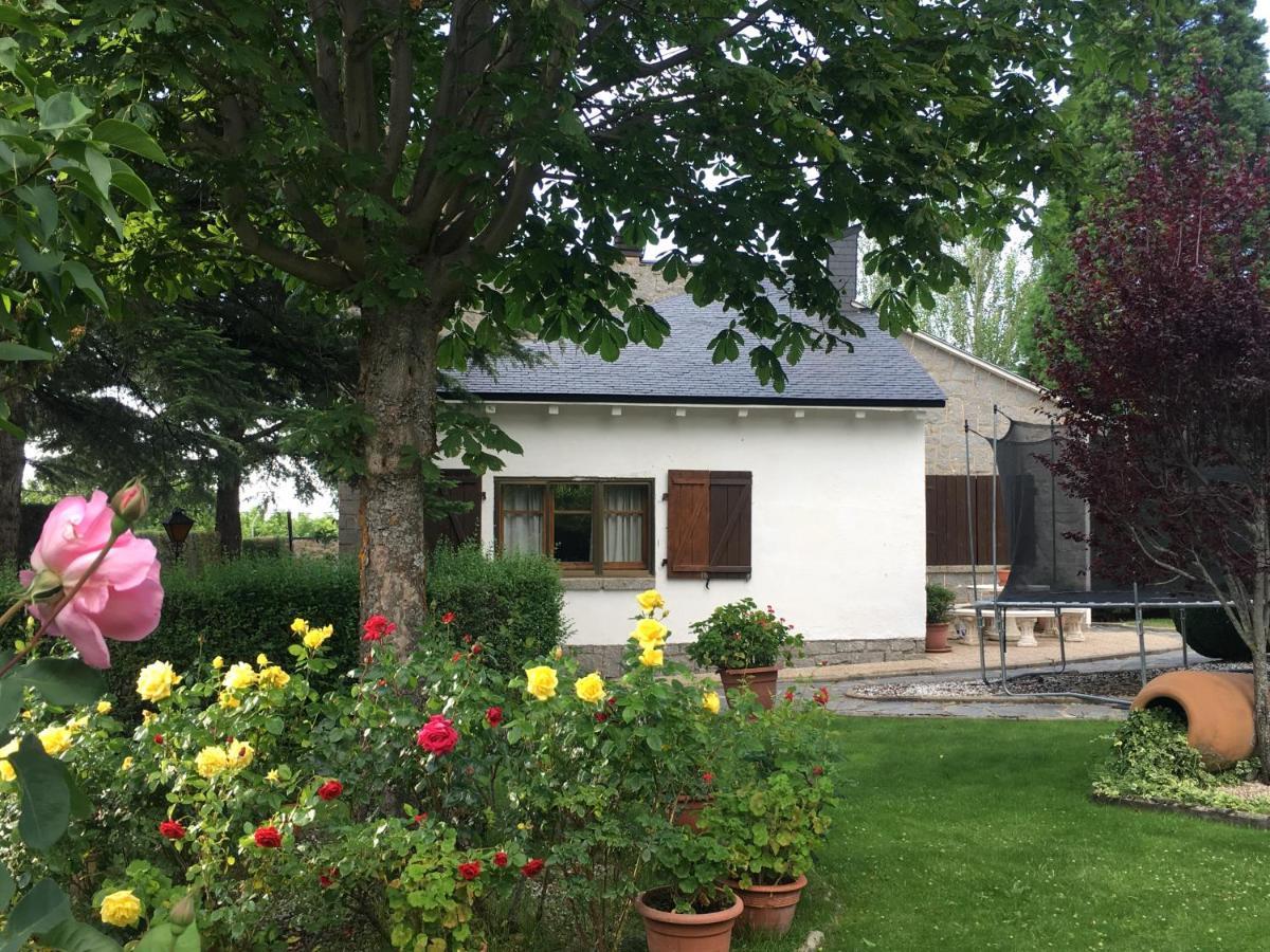 Villa Aurelia - Casa De Campo Con Jardin Y Piscina Entre Madrid Y Segovia Ортигоса-дель-Монте Экстерьер фото